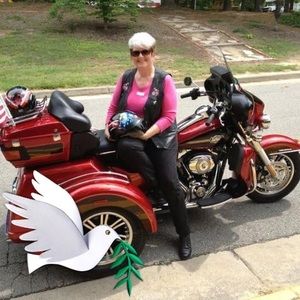 Meet your Posher, Elaine